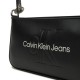 2000635601 Γυναικείο τσαντάκι ώμου μικρό calvin klein jeans μαύρο