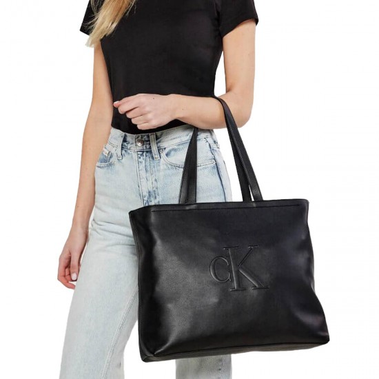 2000659001 Γυναικεία τσάντα μεγάλη τετράγωνη calvin klein jeans μάτ μαύρη